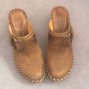 Frye clogs with harness women’s 61/2 brown leather